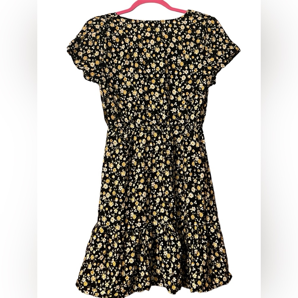 Black Yellow and White Short Sleeve Daisy Flower Design Dress with Ruffle